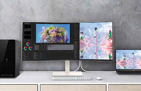 Na obrazovce monitoru Ultra Gear se zobrazuje scéna ze hry a vedle monitoru je napsáno číslo 32.